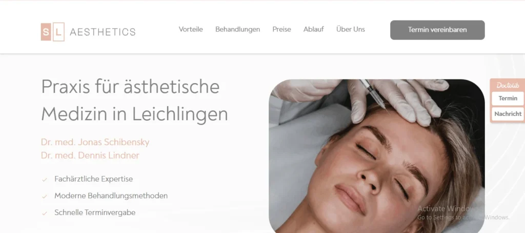 Homepage banner for SL Aesthetics, a practice for aesthetic medicine in Leichlingen, featuring German text, a navigation menu, and a close-up image of a woman receiving a cosmetic injection on her forehead.