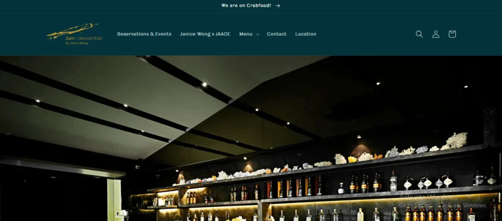 Homepage of 2am : dessertbar website showing the navigation menu and a modern bar interior.
